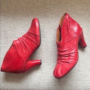 Miz Mooz Erica red leather zip up booties ankle boots size 9